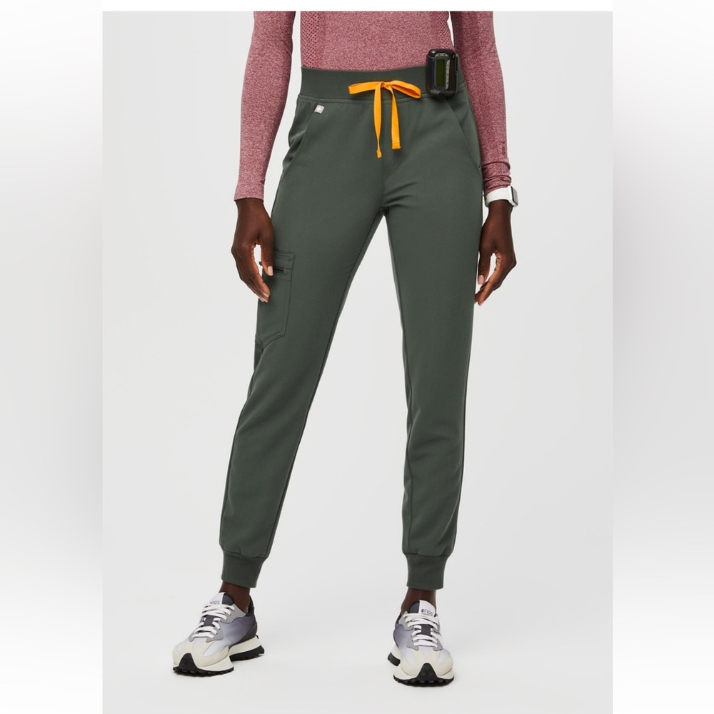 women's Moss Zamora™ High Waisted 2.0 - Petite Jogger Scrub Pants - Small